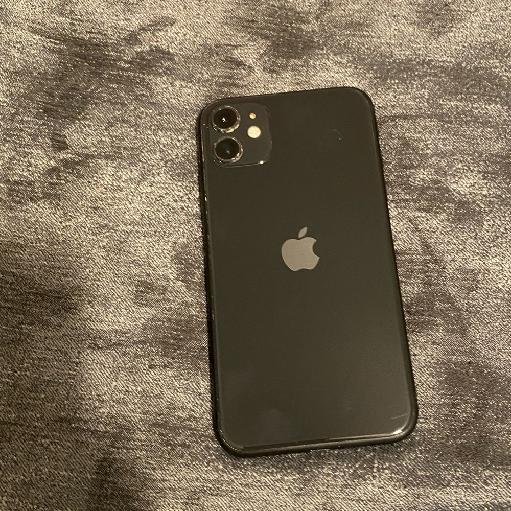 Apple iPhone 11 black Smartphone - Picture 6 of 11